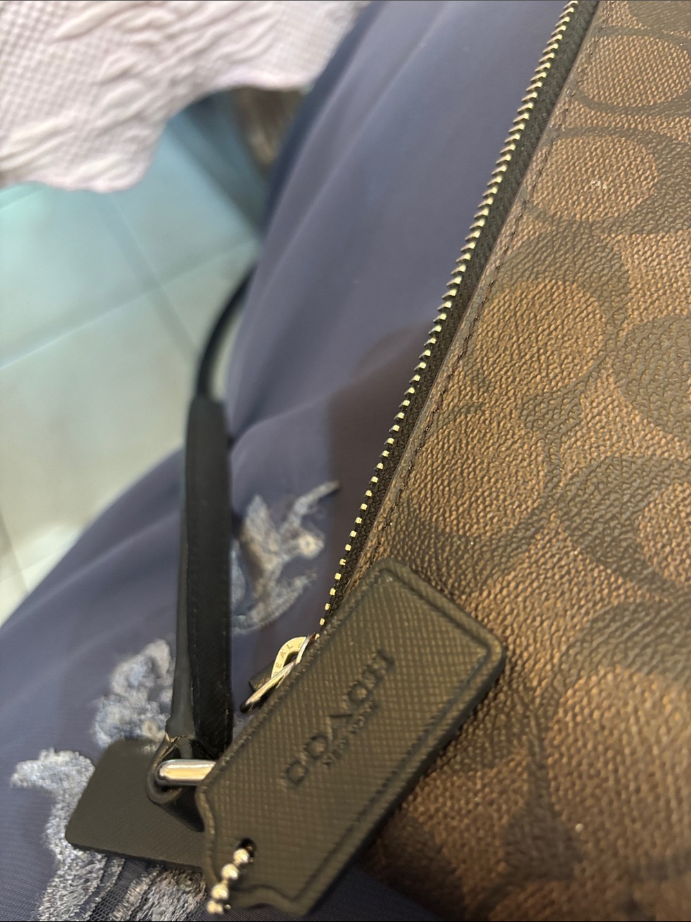 Coach Classic Beige Leather Womens Crossbody Bag - Picture 6 of 11